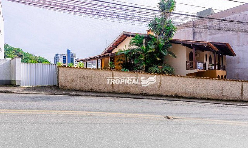 Casa Com 4 Dormitóri...