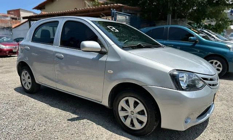 Toyota Etios X 1.3 F...