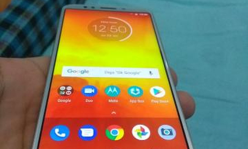 Moto E5...