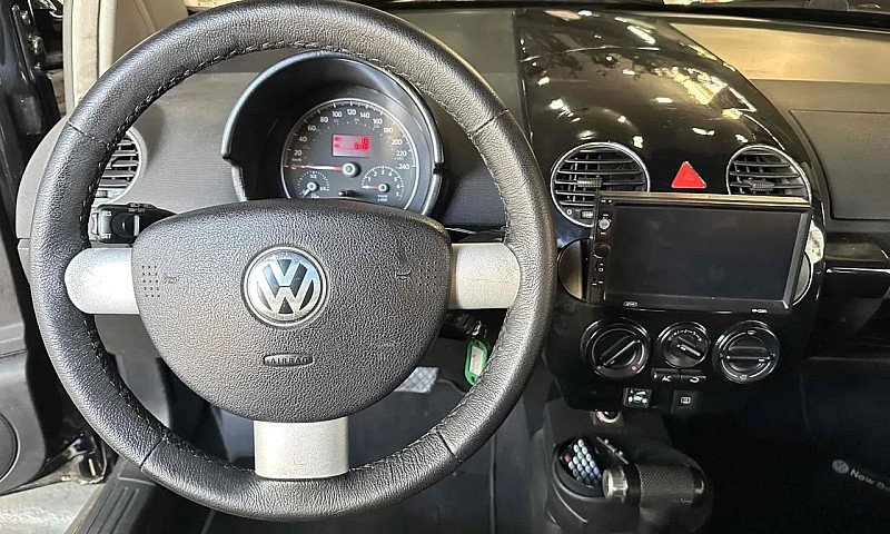 Volkswagen New Beetl...