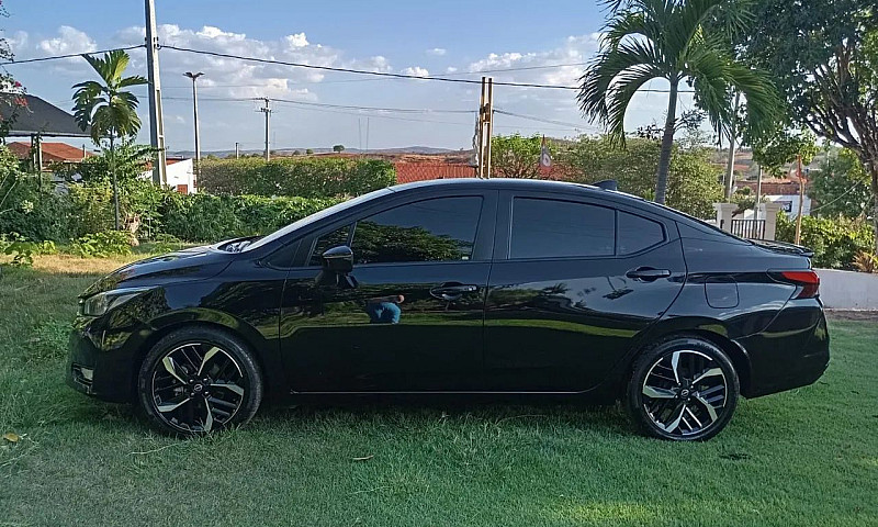 Nissan Versa Exclusi...