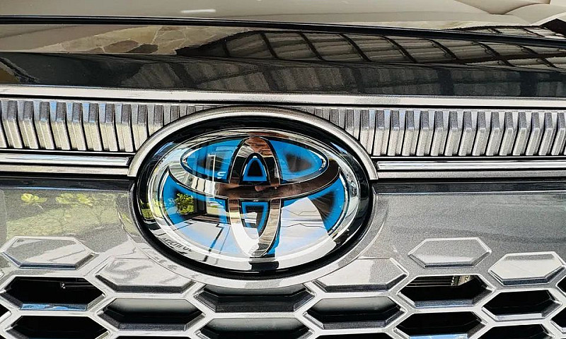 Toyota Corolla Cross...