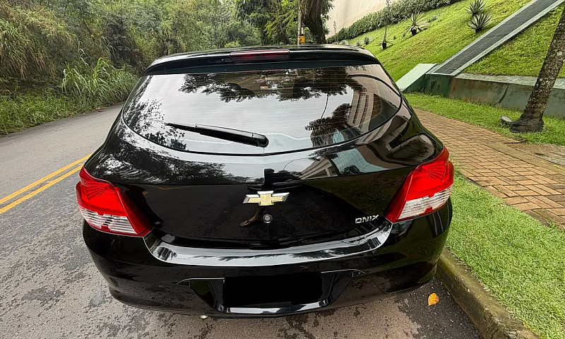 Chevrolet Onix Hatch...
