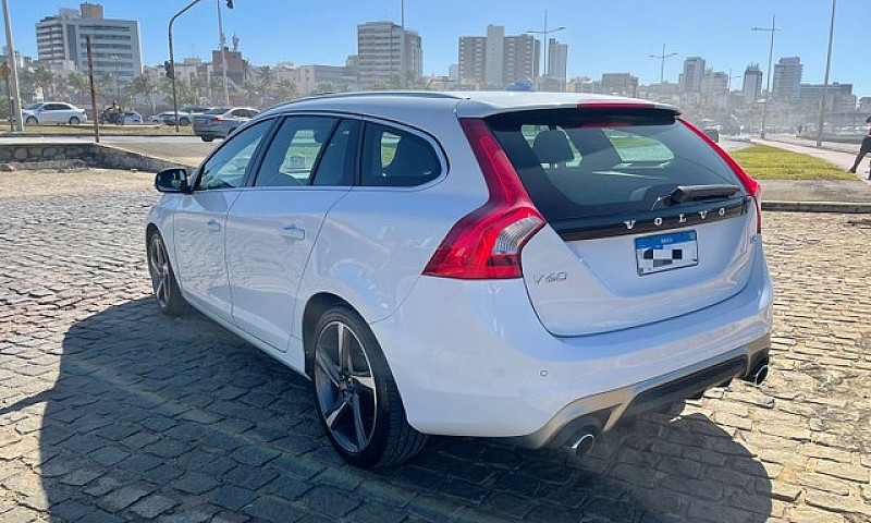 Volvo V60 R-Design...
