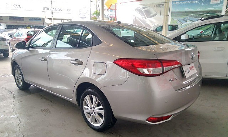 Toyota Yaris Sd Xl 1...