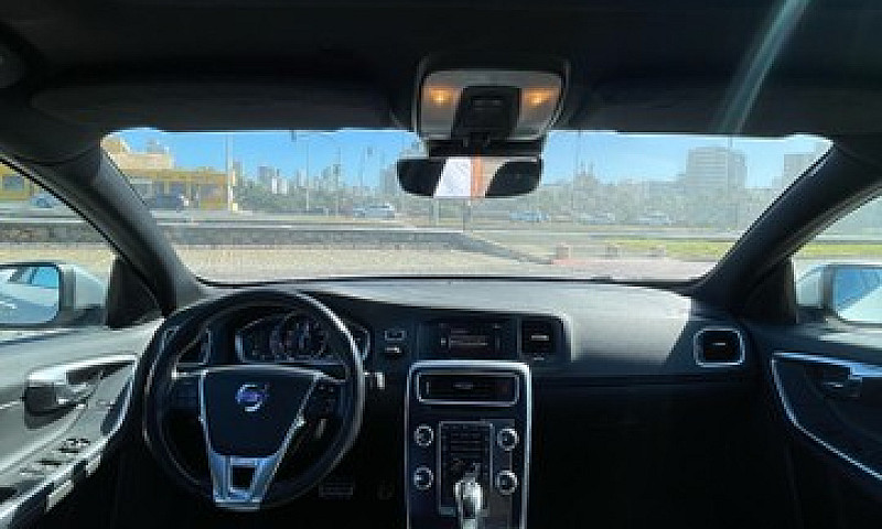 Volvo V60 R-Design...