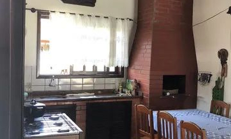 Sobrado No Saguaçu...