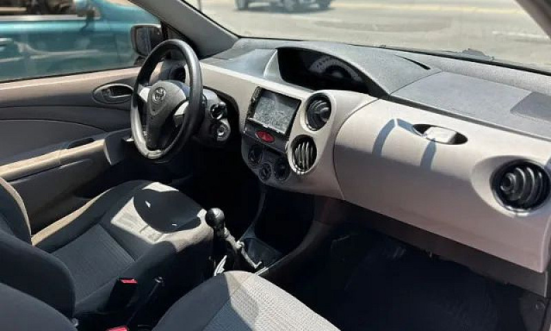 Toyota Etios X 1.3 F...