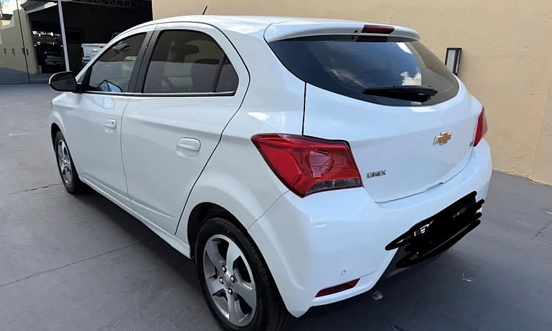 Chevrolet Onix Hatch...