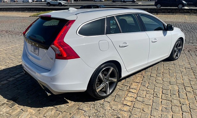 Volvo V60 R-Design...