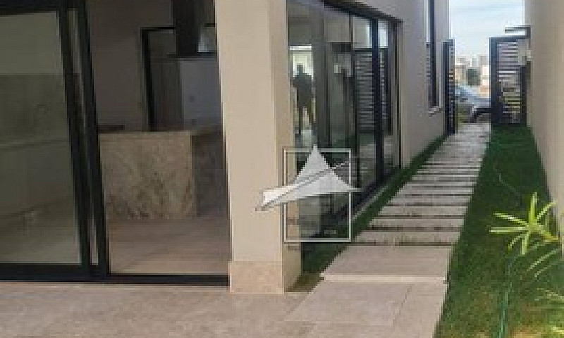Casa Com 3 Dormitóri...