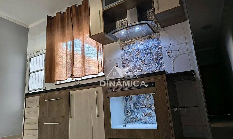 Casa Com 2 Dormitóri...