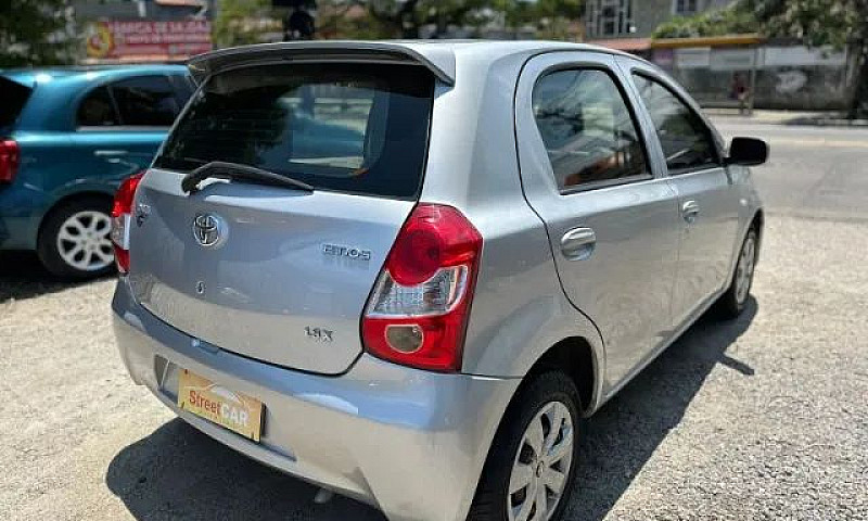 Toyota Etios X 1.3 F...