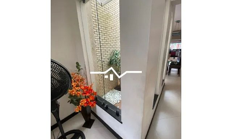 Casa De 525M² Com 4 ...