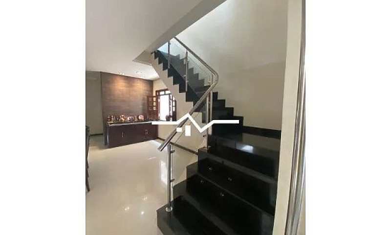 Casa De 525M² Com 4 ...
