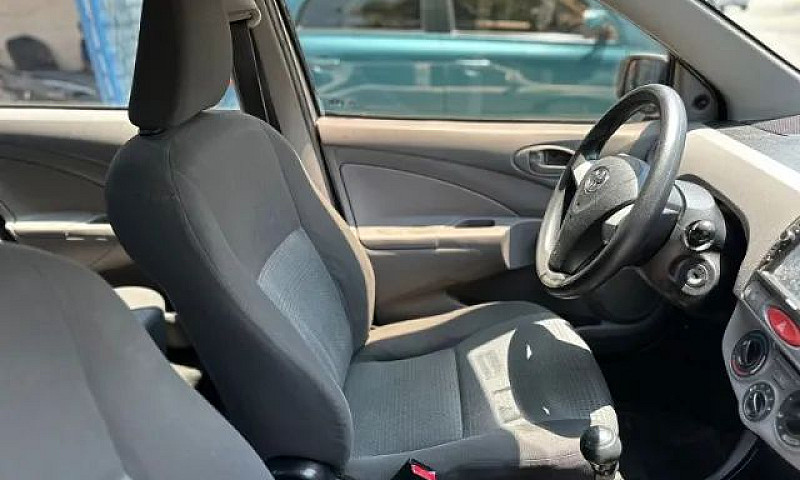 Toyota Etios X 1.3 F...