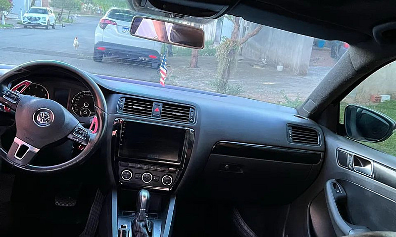 Volkswagen Jetta Com...