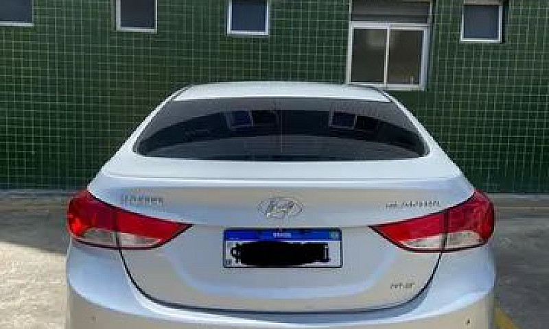 Hyundai Elantra 2012...