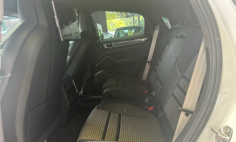 Porsche Cayenne Coup...