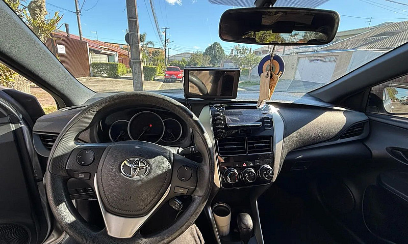 Toyota Yaris Live 1....