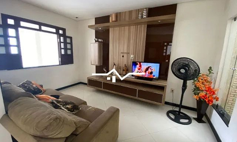 Casa De 525M² Com 4 ...