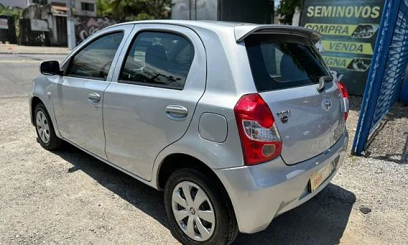 Toyota Etios X 1.3 F...