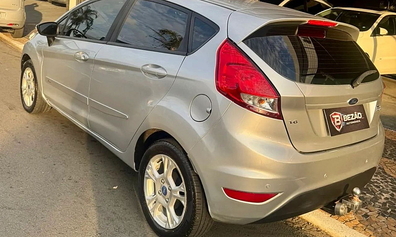 Ford Fiesta Se 1.6 8...
