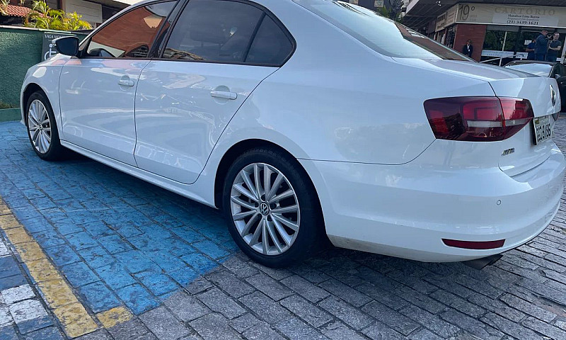 Volkswagen Jetta Com...
