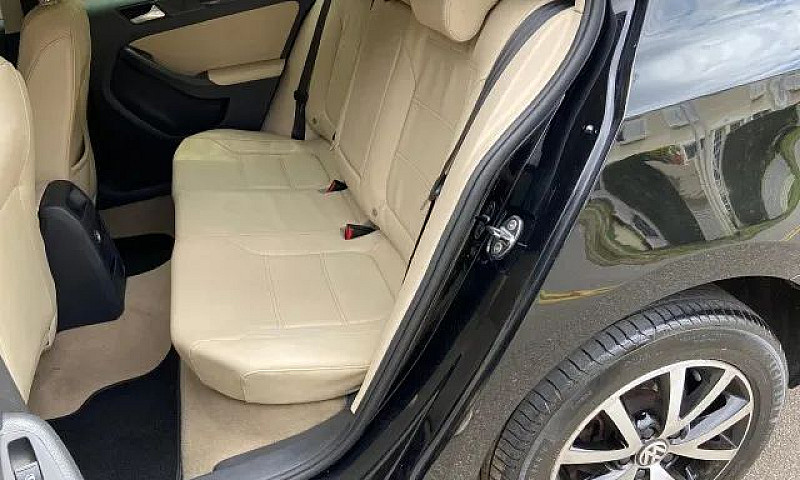 Volkswagen Jetta Com...
