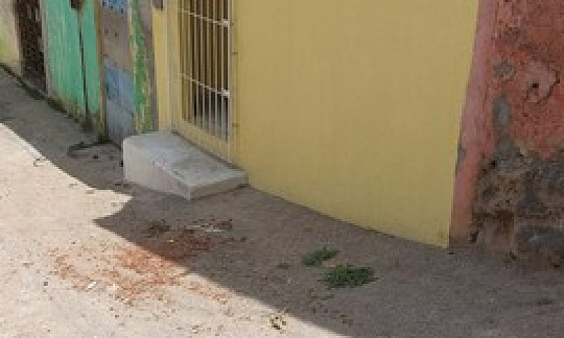 Vendo Casa Com 2 Qua...