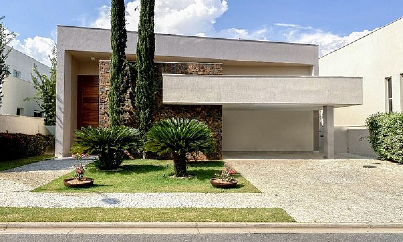Casa Com 04 Suítes À...