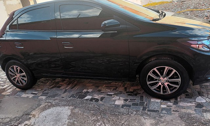 Vendo Onix Lt 2014...