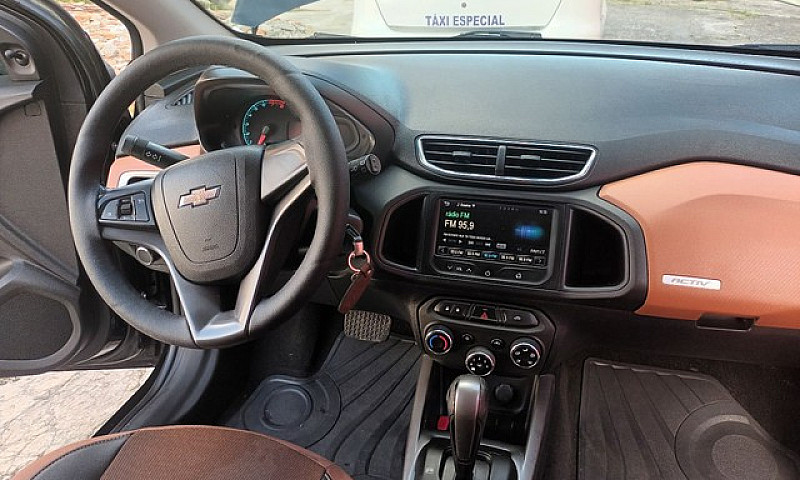 Vendo Onix Lt 2014...