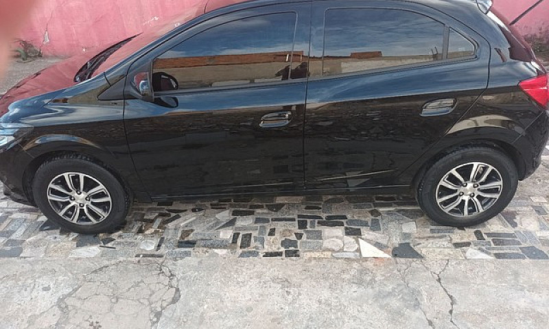 Vendo Onix Lt 2014...