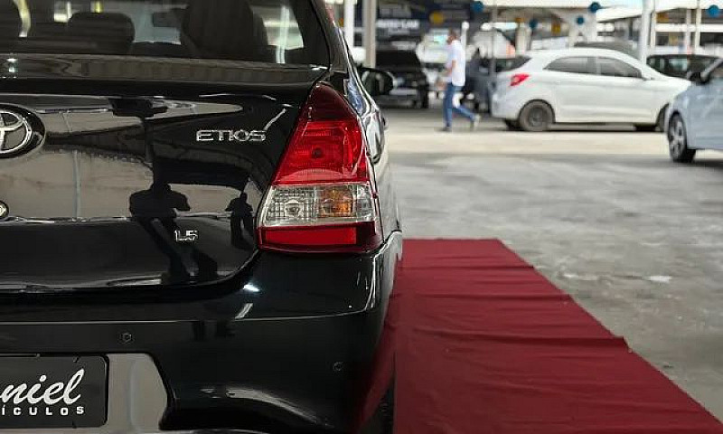 Etios Xs  Motor 1.5 ...