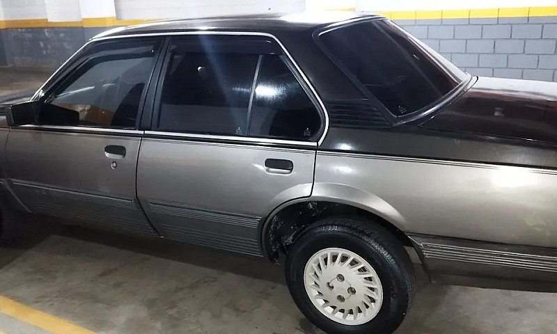 Chevrolet Monza Clas...