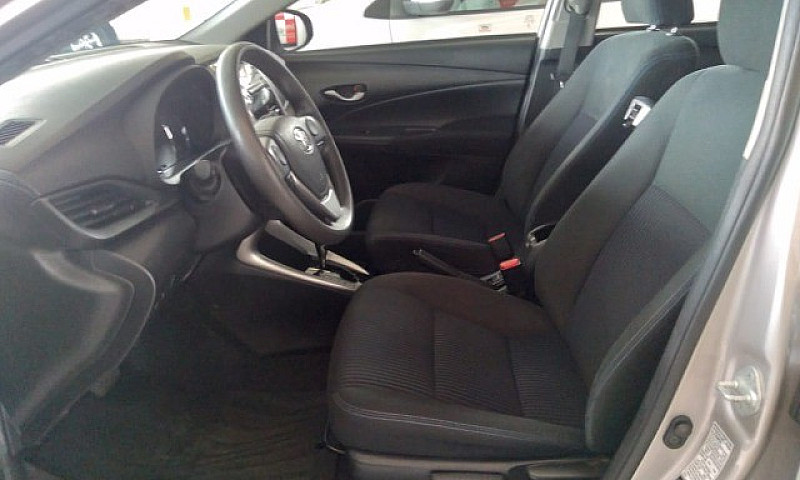 Toyota Yaris Sd Xl 1...