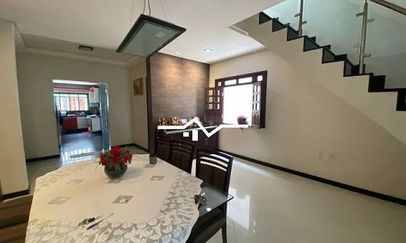 Casa De 525M² Com 4 ...