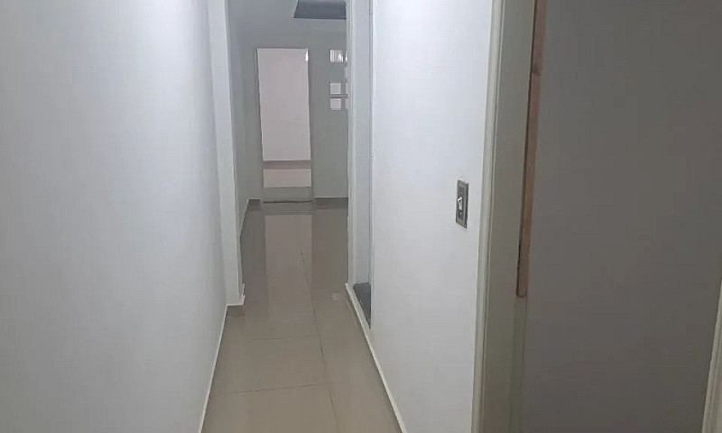 Espaçoso Sobrado Com...