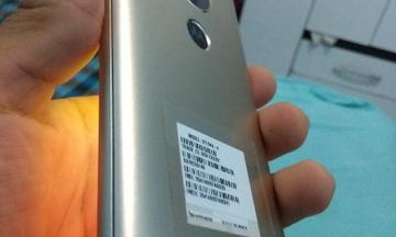 Moto E5...