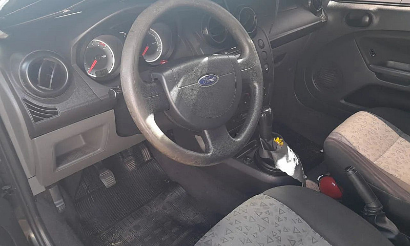 Ford Fiesta Sed. 1.6...