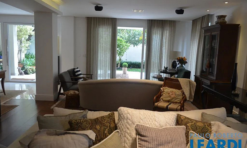 Casa Assobradada - M...