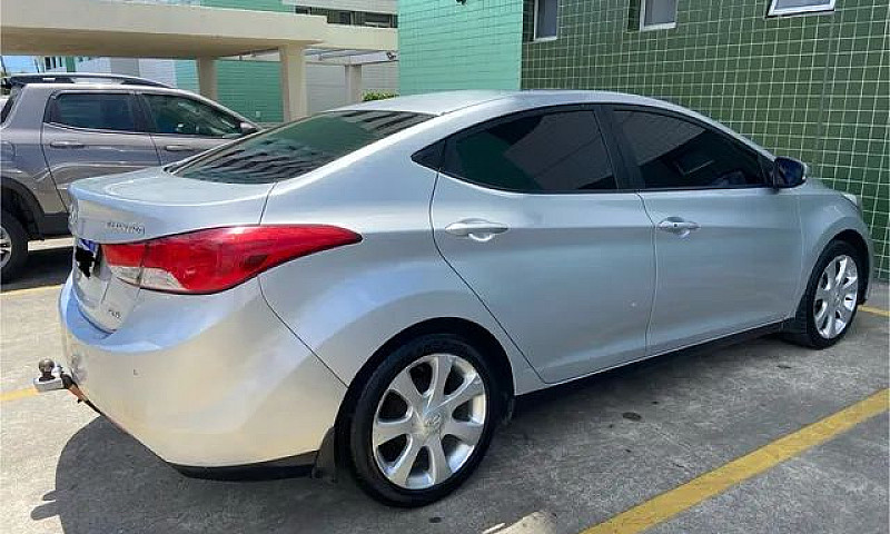 Hyundai Elantra 2012...