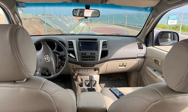 Toyota Hilux Sw4 Srv...