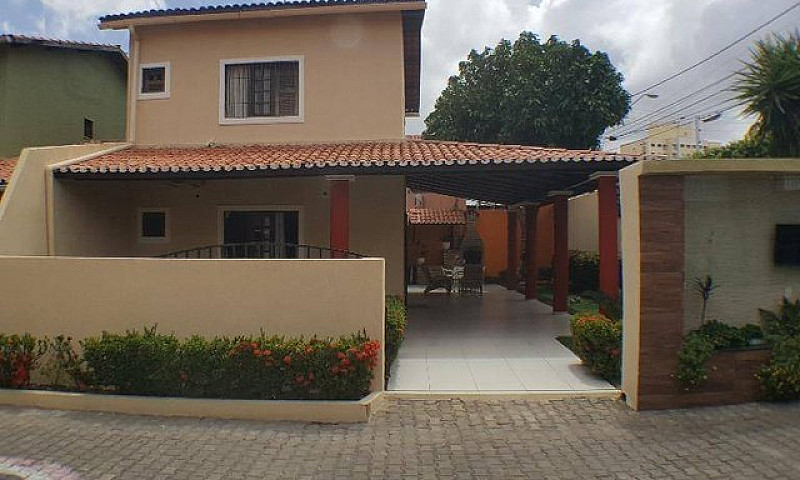Casa Com 4 Dormitóri...