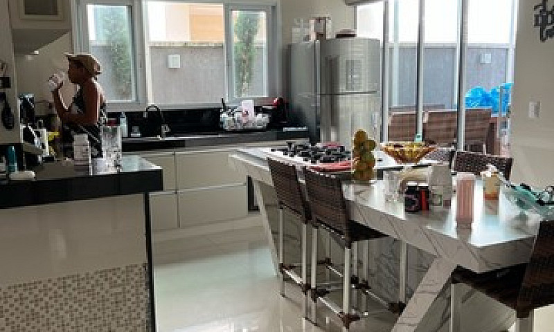 Casa Disponível Para...