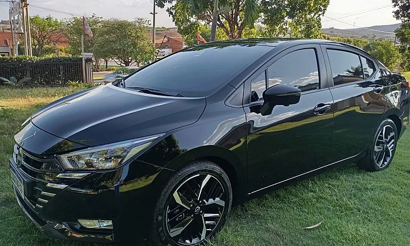 Nissan Versa Exclusi...