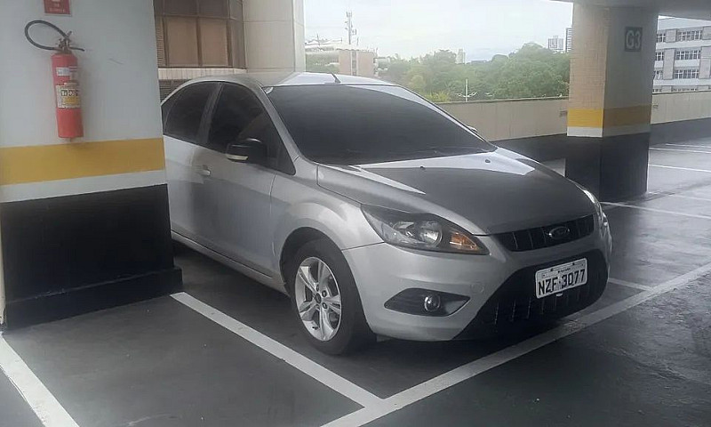 Ford Focus Sedan 2.0...