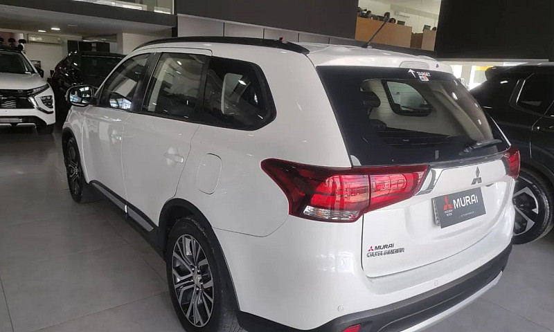 Mitsubishi Outlander...
