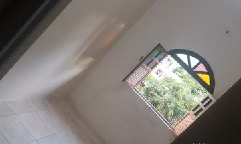 Alugo Quarto Com Ban...